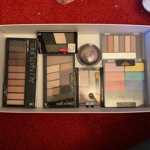 Bundle of eyeshadows